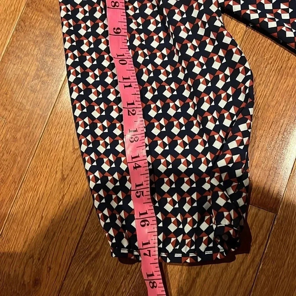 Reitmans all over  Geo print with 3/4 sleeves Blouse size M - Picture 10 of 11